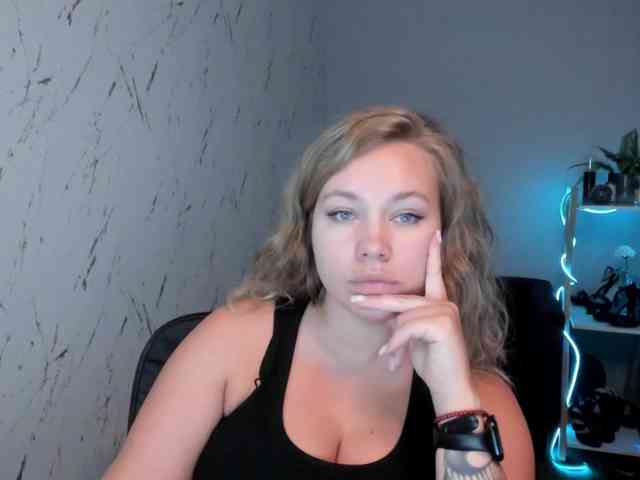 hollyBB webcam