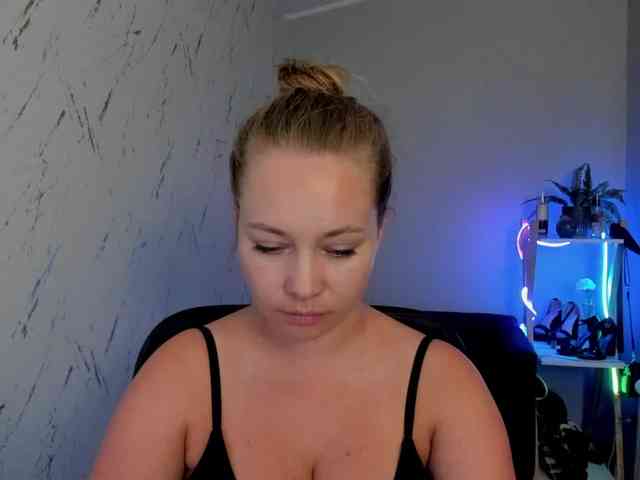 hollyBB webcam