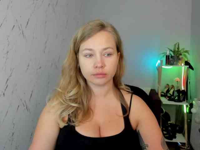 hollyBB webcam