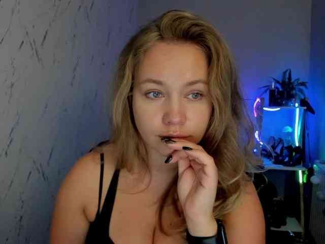 hollyBB webcam