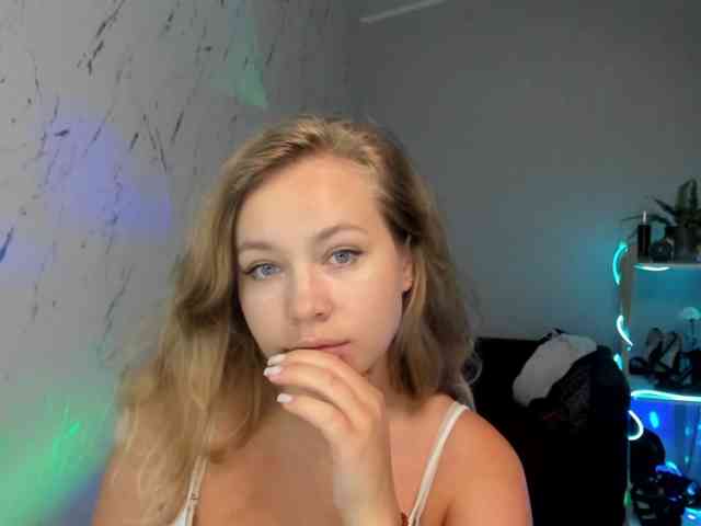 hollyBB webcam