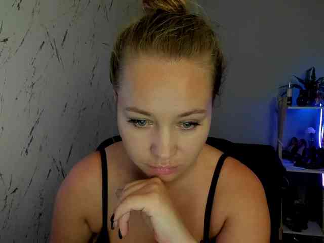 hollyBB webcam