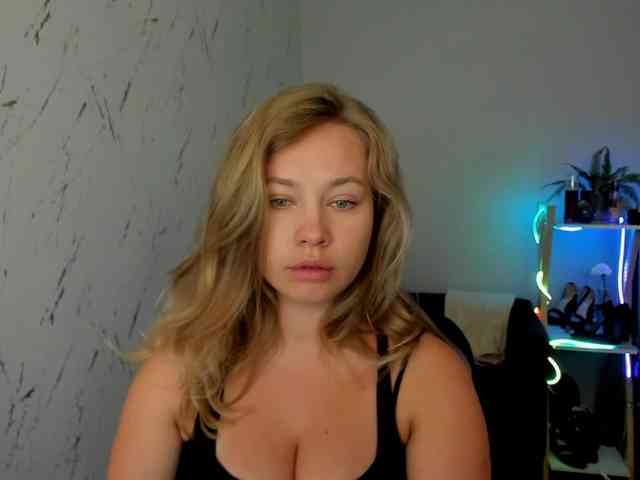 hollyBB webcam