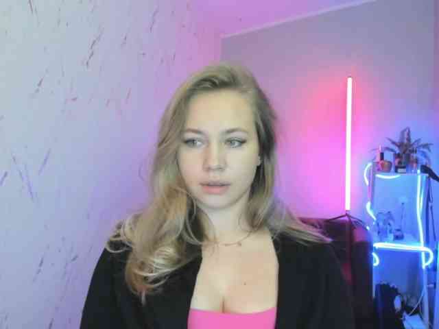 hollyBB bongacams