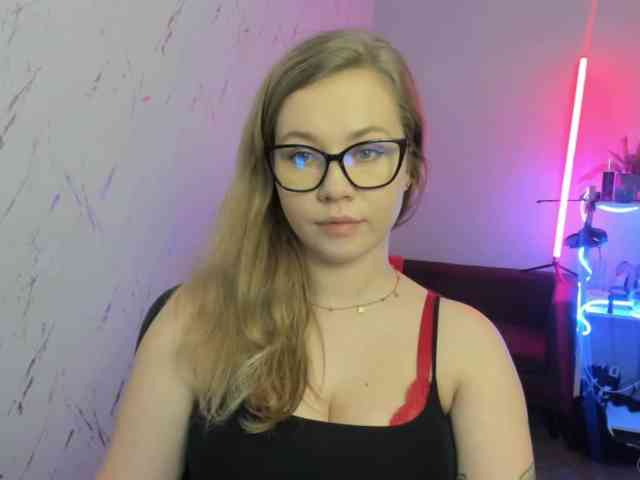 hollyBB Live Webcam on BongaCams