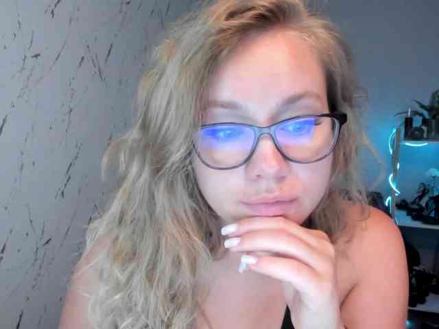 hollyBB webcam