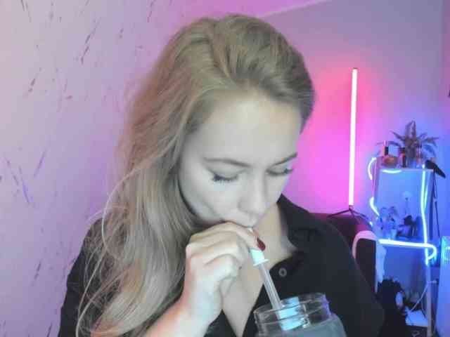 hollyBB webcam