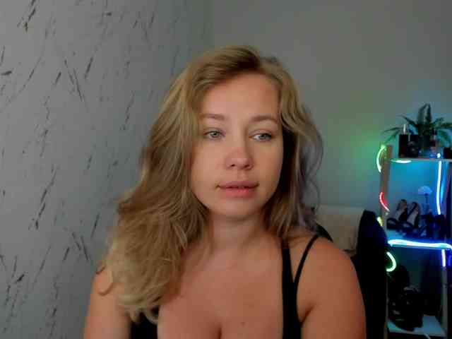 hollyBB webcam