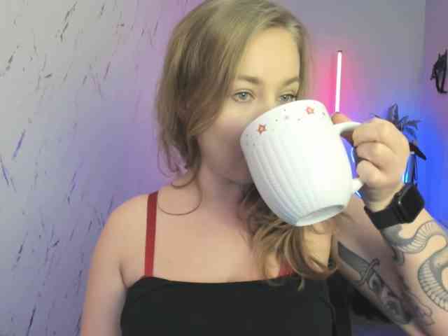 hollyBB webcam