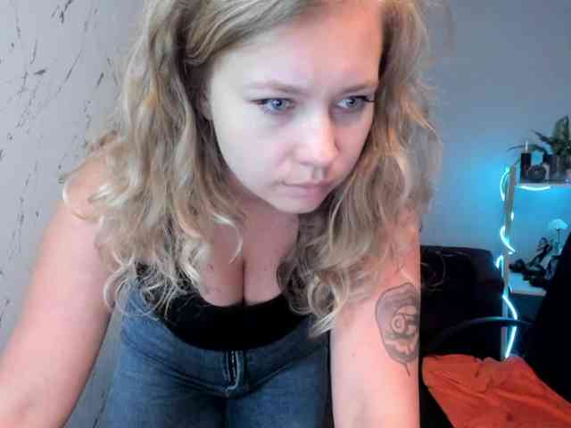 hollyBB webcam