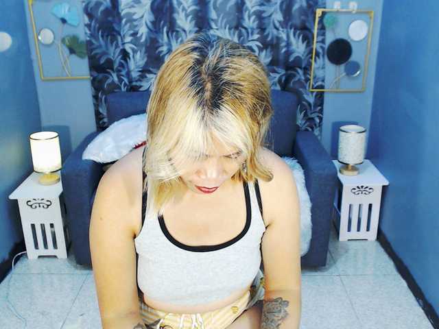 AthenaMoran's BongaCams show and profile