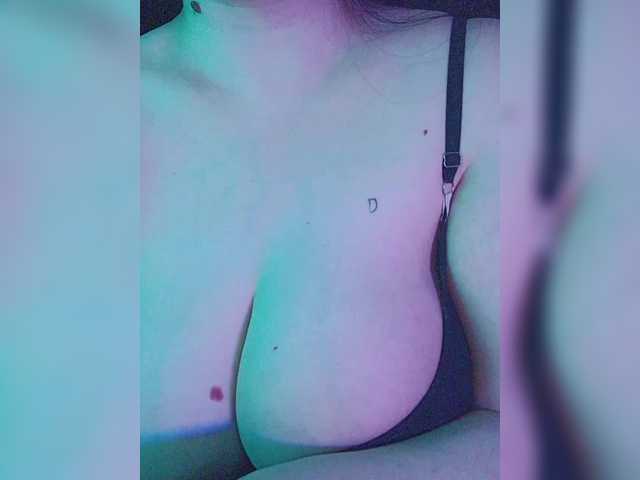 -Emma-'s BongaCams show and profile