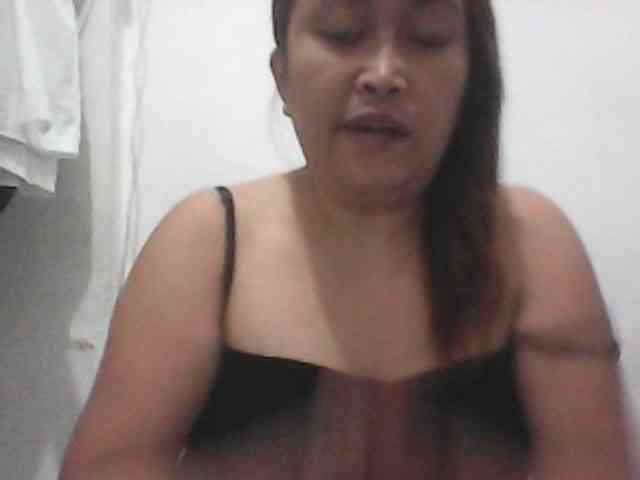Kissmebabe143 webcam