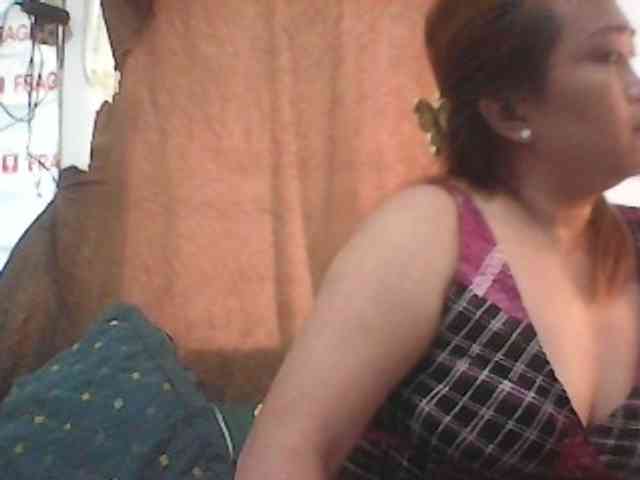 Kissmebabe143 webcam