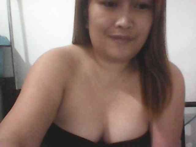 Kissmebabe143 webcam