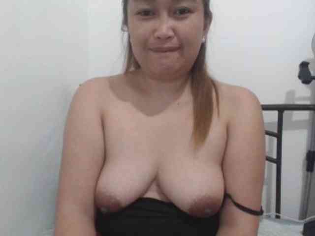Kissmebabe143 webcam