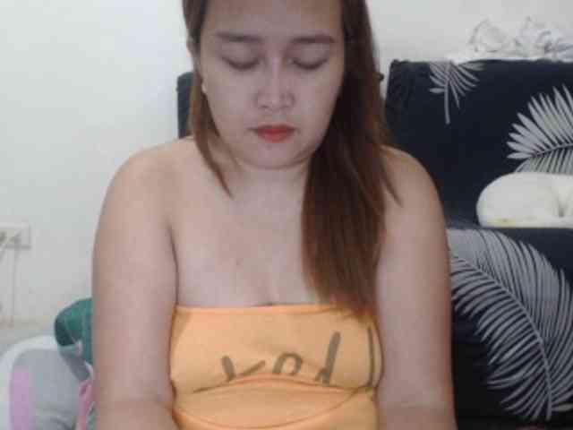 Kissmebabe143 webcam