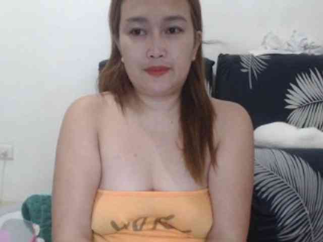 Kissmebabe143 webcam