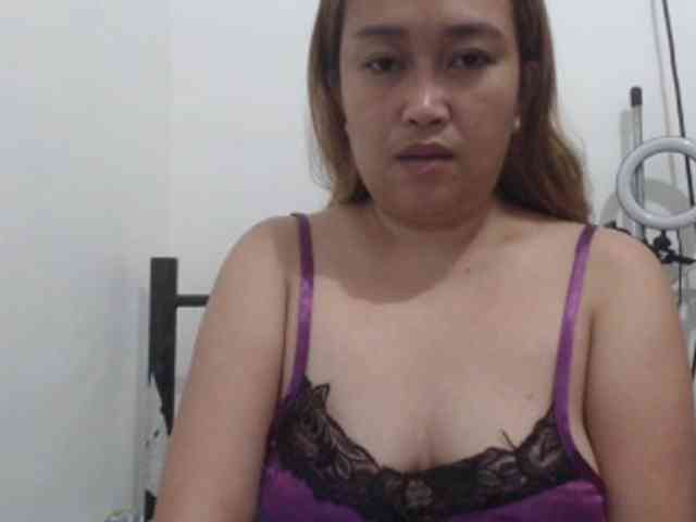Kissmebabe143 webcam