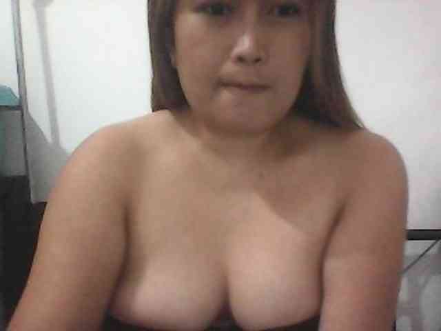 Kissmebabe143 webcam