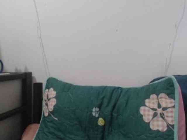 Kissmebabe143 webcam