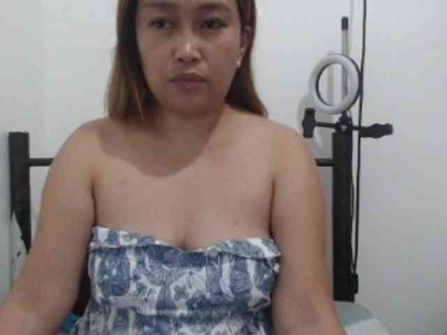 Kissmebabe143 webcam