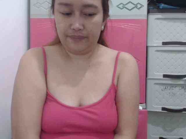 Kissmebabe143 webcam
