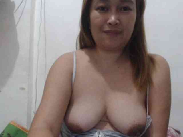 Kissmebabe143 webcam