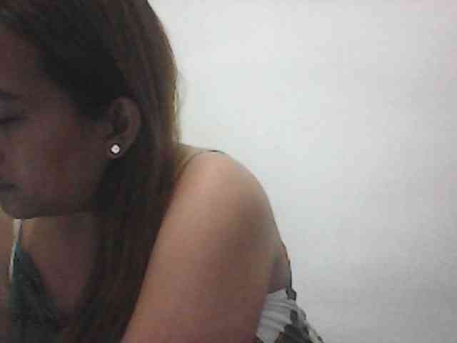 Kissmebabe143 webcam