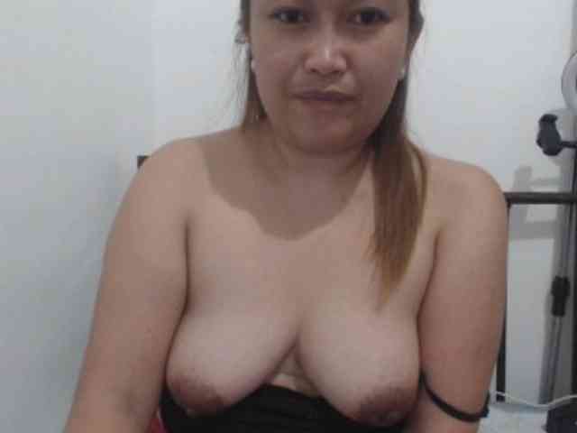 Kissmebabe143 webcam
