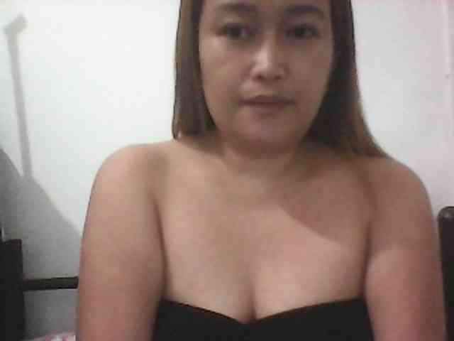 Kissmebabe143 webcam