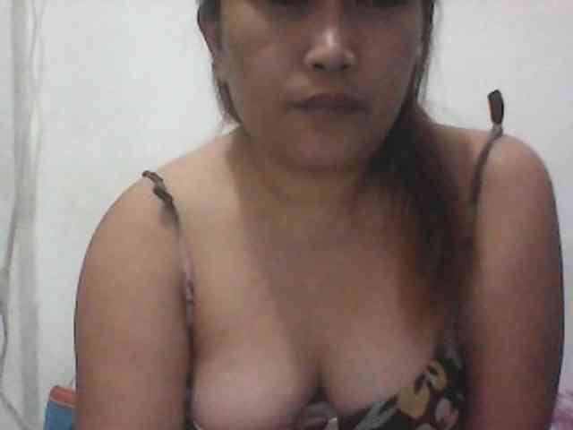 Kissmebabe143 webcam