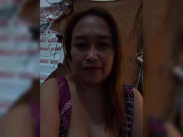 Kissmebabe143 webcam