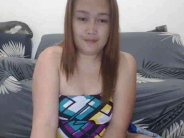 Kissmebabe143 webcam