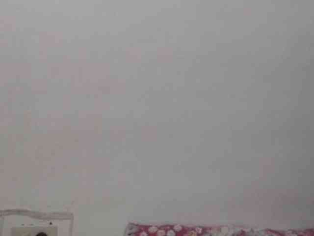 Kissmebabe143 webcam