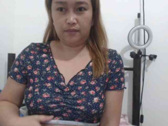 Kissmebabe143 webcam