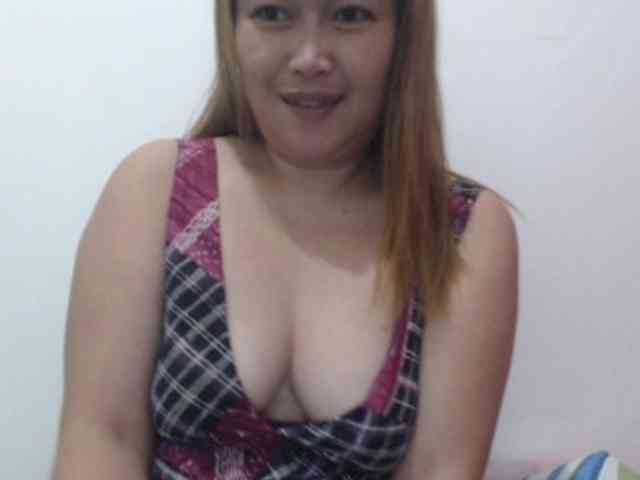 Kissmebabe143 webcam