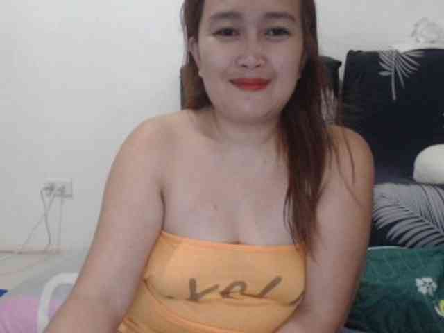 Kissmebabe143 webcam