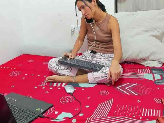 bils2203 Live Webcam on BongaCams