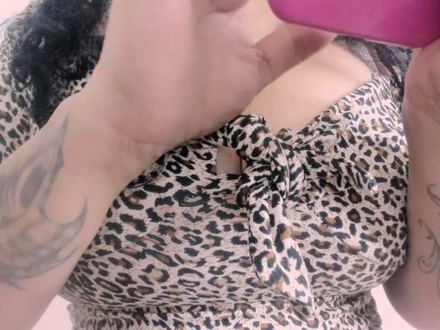 latinvalery's BongaCams show and profile