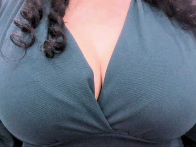 latinvalery's BongaCams show and profile