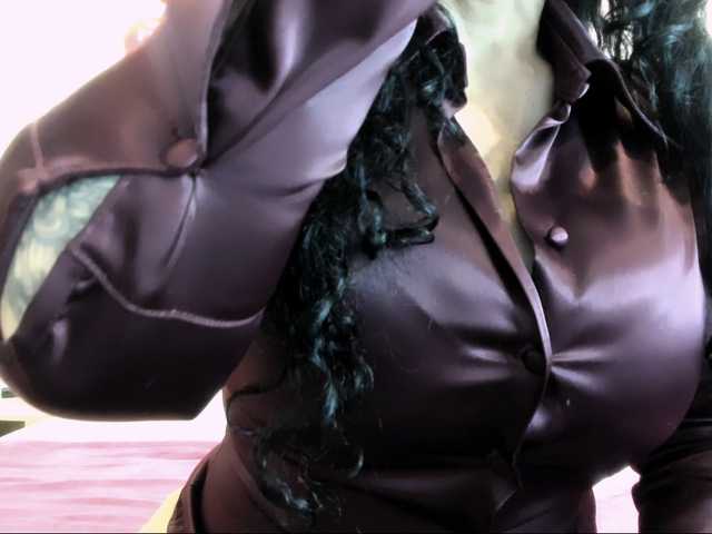 latinvalery's BongaCams show and profile