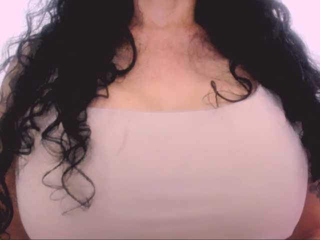 latinvalery's BongaCams show and profile