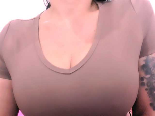 latinvalery's BongaCams show and profile