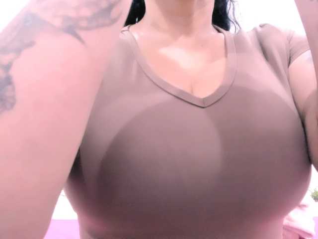 latinvalery's BongaCams show and profile