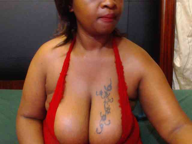 Bustytitsxx22 webcam