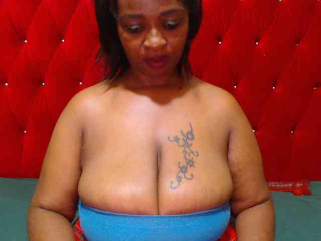 Bustytitsxx22 webcam