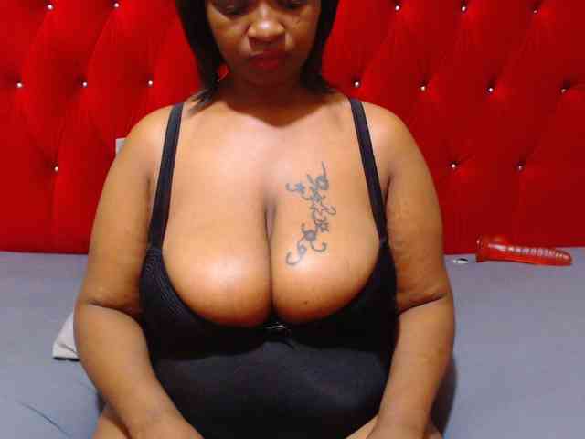 Bustytitsxx22 webcam