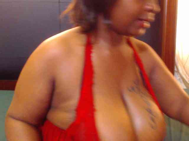 Bustytitsxx22 webcam