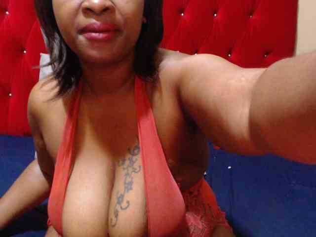 Bustytitsxx22 webcam